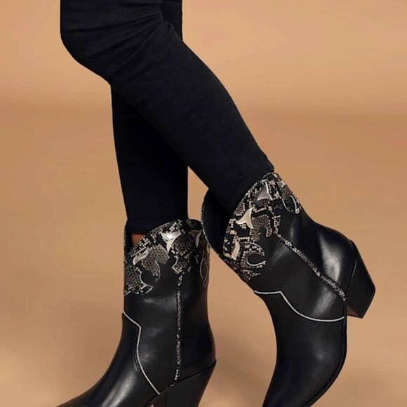 NWT- Steve Madden Black and White Snakeskin Western Heeled Boots - Picture 1 of 15